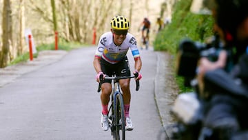 Chaves prueba desde lejos, pero la etapa queda para Vingegaard