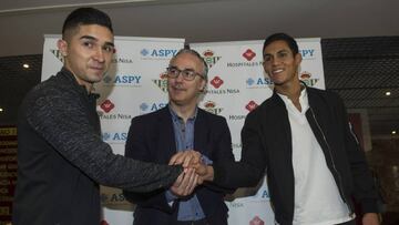 29/06/16 BETIS
NUEVO JUGADOR FICHAJE AISSA MANDI Y FELIPE GUTIERREZ CON TORRECILLA
RECONOCIMIENTO MEDICO