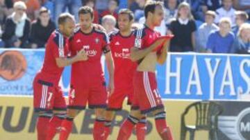 Los jugadores de Osasuna celebran un gol.