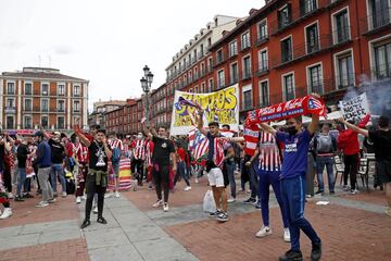 Los jugadores del Atleti celebran LaLiga con la afici車n en Valladolid