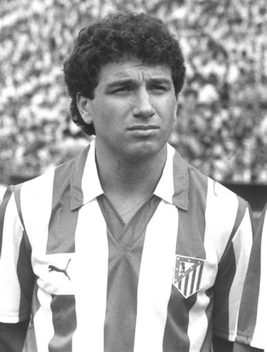Foi uma época no Atlético, 1987-1988 e dois em Celta de Vigo, entre 1995 e 1997.