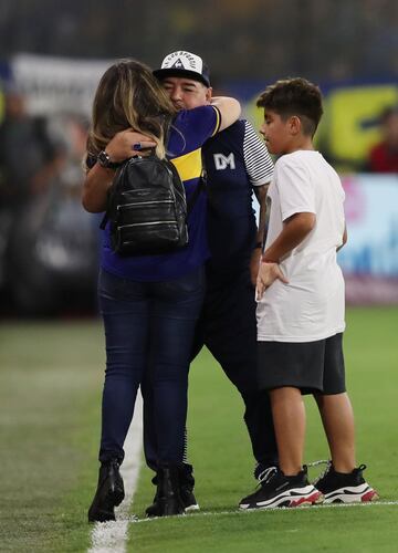  7 de marzo de 2020 El entrenador de Gimnasia y Esgrima Diego Maradona con su hija Dalma Maradona y su nieto Benjamín Agüero.