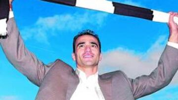 <b>VUELTA A CASA. </b>Martínez vuelve al JJB Stadiumn 14 años después.