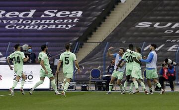 1-2. Nico Williams celebra el segundo gol.