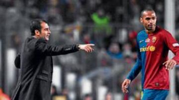 <b>SATISFECHO. </b>Pep Guardiola está haciendo que Thierry Henry vuelva a jugar cómodo en un equipo.