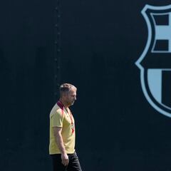 Hansi Flick arrasa en su debut