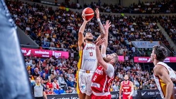 Izan Almansa, ala-pívot de la Selección, ante Georgia en el Santiago Martín de Tenerife.