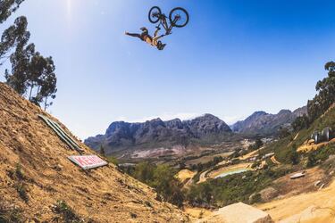 Era la primera vez que el piloto de MTB de Barcelona participaba en este evento y no solamente se llevó el Best Trick. Su repertorio fue mucho más allá. Dijo que cuando se sentía cómodo en un salto no le daba miedo probar cosas... y se animó con trucos como este Flip Indian. ¡Qué locura!