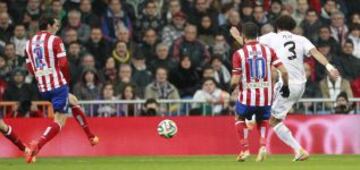 Pepe tira para marcar el 1-0.