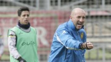 Ranko Popovic da instrucciones durante un entrenamiento.