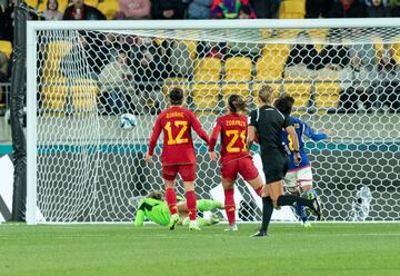 Mina Tanaka, delantera que entr車 en el segundo tiempo, anot車 el gol que puso el definitivo 4-0