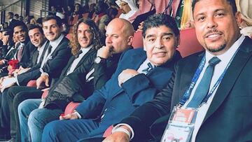 Iker Casillas se reúne con otras leyendas del fútbol en la inauguración del Mundial 2018.
