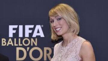 Stephanie Roche, tercera en el Premio Puskas 2014, tras James y Van Persie.