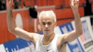 <b>SU ENTRENADOR CON ÉL.</b> Pascual confía en su pupilo.