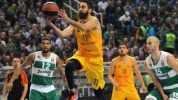 Juan Carlos Navarro lanza a canasta.