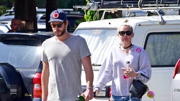 Liam Hemsworth y Miley Cyrus en Byron Bay, Australia, durante sus vacaciones el pasado 29 de abril de 2016