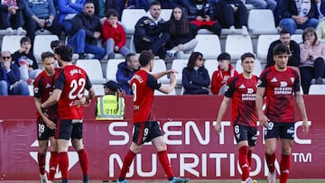 Panichelli celebra el segundo gol del Mirandés en Albacete.