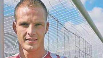 <b>OPORTUNIDAD. </b>Kepa, sin Kanouté y Luis Fabiano, será la única referencia ofensiva.