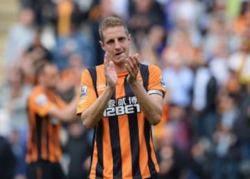 Michael Dawson sufre tras confirmarse el descenso del Hull City. 