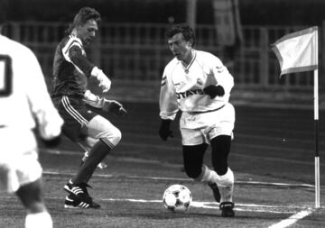 Puso nombre a la generación de futbolistas que revolucionó este país en los años 80. Sus genialidades en el área le convirtieron en un ídolo que aún venera la afición.