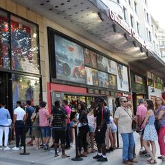 Sigue la Neymarmanía en París: agotadas las camisetas