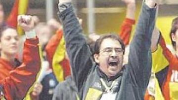 <b>APOTEOSIS.</b> La euforia se apoderó del banquillo español en los últimos segundos del partido, cuando la quinta plaza estaba ganada y con ella el billete a Atenas.