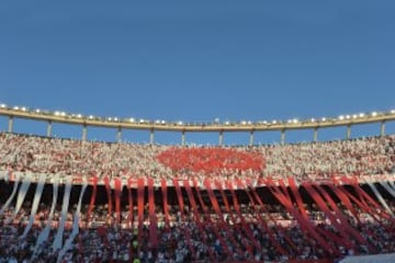 Boca Juniors regresa a estadio Monumental tras las agresiones que sufrieron los jugadores de River Plate en el partido de los octavos de final por la Copa Libertadores.