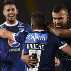 Millonarios golea a General Díaz y avanza en Copa Sudamericana
