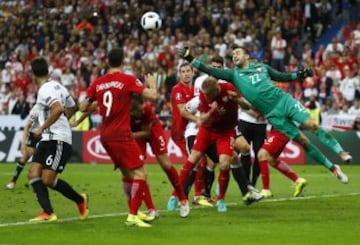 Lukasz Fabianski.