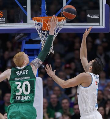 Felipe Reyes y Aaron White. 