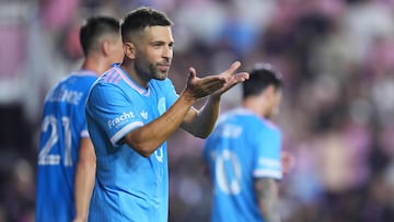 FORT LAUDERDALE, FLORIDA - OCTOBER 04: Jordi Alba #18 of Inter Miami CF celebrates after scoring the team's fourth goal during the MLS match between Inter Miami CF and New England Revolution at Chase Stadium on October 04, 2025 in Fort Lauderdale, Florida. Rich Storry/Getty Images/AFP (Photo by Rich Storry / GETTY IMAGES NORTH AMERICA / Getty Images via AFP)