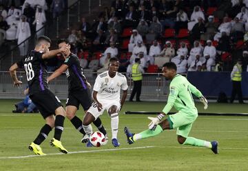 ¡¡Gol 4-1 de Yahía Nader en propia puerta!! Se internó Vinicius en el área, se plantó mano a mano con el portero y su remate pegó en el defensa y se introdujo en su portería