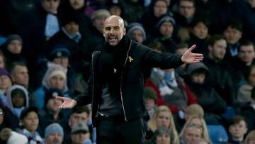 NVR001. MANCHESTER (R.UNIDO), 09/01/2018.- El entrenador de Manchester City Pep Guardiola dirige hoy, martes 9 de enero de 2018, durante un partido de la Copa Carabao entre Manchester City y Bristol City en el estadio Etihad Stadium en Manchester (R.Unido