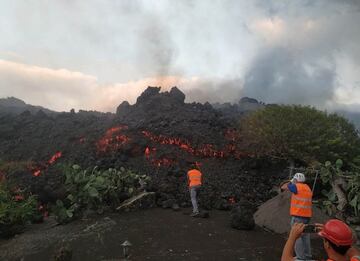 La lava lleva a los 12 metros de altura en algunos puntos de la isla.