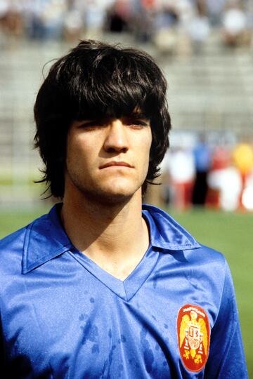 Con la selección nacional debutó un 25 de marzo de 1981 frente a Inglaterra (por aquella época se encontraba en las filas del Atlético de Madrid). Marcos formó parte del plantel de aquel histórico 12-1 a  la selección de Malta el 21 de diciembre de 1983. Llegó a vestir la camiseta del combinado nacional en 22 ocasiones en las que logró anotar un gol frente a Islandia.