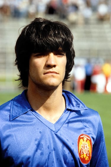 Con la selección nacional debutó un 25 de marzo de 1981 frente a Inglaterra (por aquella época se encontraba en las filas del Atlético de Madrid). Marcos formó parte del plantel de aquel histórico 12-1 a  la selección de Malta el 21 de diciembre de 1983. Llegó a vestir la camiseta del combinado nacional en 22 ocasiones en las que logró anotar un gol frente a Islandia.