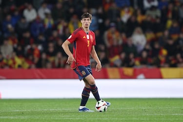 El central de la Real Sociedad obtuvo la nacionalidad española el 23 de mayo de 2023 y unos días después, el 15 de junio, disputó como titular su primer partido en toda una Final Four de la UEFA Nations League. A pesar de tener un mal inicio, cometiendo un penalti en el minuto 10, no perdió la concentración y completó un gran partido. Desde su primera llamada a la selección no se ha perdido una convocatoria y apunta a la Eurocopa.