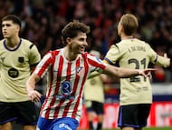 MADRID, 12/02/2026.- El delantero del Atlético de Madrid Julián Álvarez celebra su gol, cuarto del equipo rojiblanco, durante el partido de ida de la semifinales de la Copa del Rey que Atlético de Madrid y FC Barcelona disputan este jueves en el estadio Metropolitano, en Madrid. EFE/Mariscal
