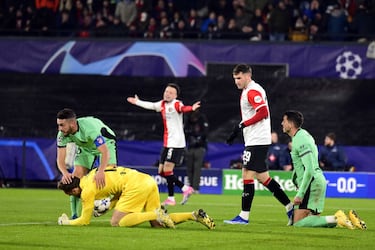 Who is Santiago Giménez and Feyenoord playing against in the Europa League Knockout round?