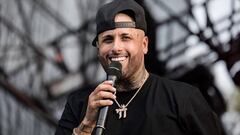 Nicky Jam sufre un tremendo susto tras una explosi&oacute;n durante su concierto en Monterrey.