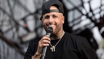 Nicky Jam sufre un tremendo susto tras una explosi&oacute;n durante su concierto en Monterrey.