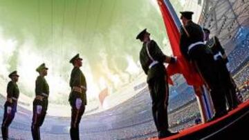 <b>CIERRE. </b>La guardia arria la bandera en la ceremonia de clausura.