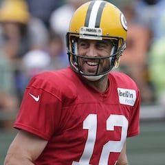 ¡Increíble 'canasta' de Aaron Rodgers a 40 yardas de distancia!