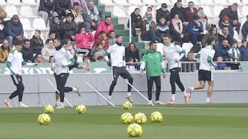 Los jugadores del Córdoba, en la sesión de entrenamiento del miércoles en El Arcángel