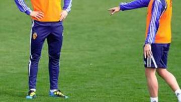 <b>DOS QUE VUELVEN. </b>Pulido, Obradovic y Colunga, durante el entrenamiento de ayer. El primero y el tercero regresarán al once en Almería.