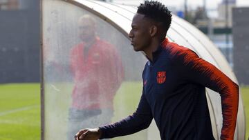 Yerry Mina en un entrenamiento con el Barcelona