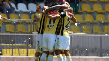 Coquimbo celebra un gol ante Everton y logra su primer triunfo.