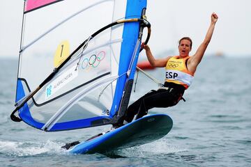 La gran dominadora del Windsurf nacional, Alabau (34 años) también cerró el círculo en los Juegos de Londres con su oro en RS: X. Antes había ganado el Mundial en 2009 mientras que en 2007 logró el primero de los cuatro Europeos que atesora en su palmarés. En Pekín 2008 fue cuarta y en Rio, quinta.