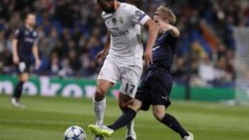 Arbeloa disputa un balón.