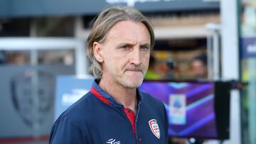 DT de Cagliari elogia a Mina y analiza la baja de Duván Zapata